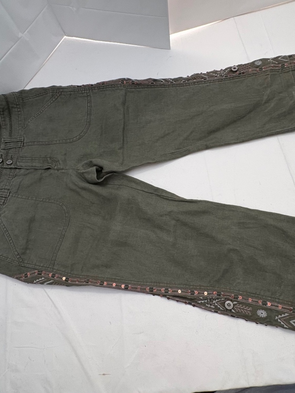 INC International Concepts Embroidered Sequin Linen Capri Pants Olive Green 8P